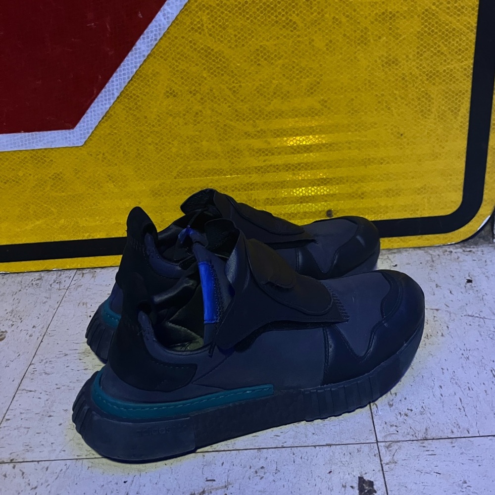 TRIPLE BLACK ADIDAS NMD SHOES